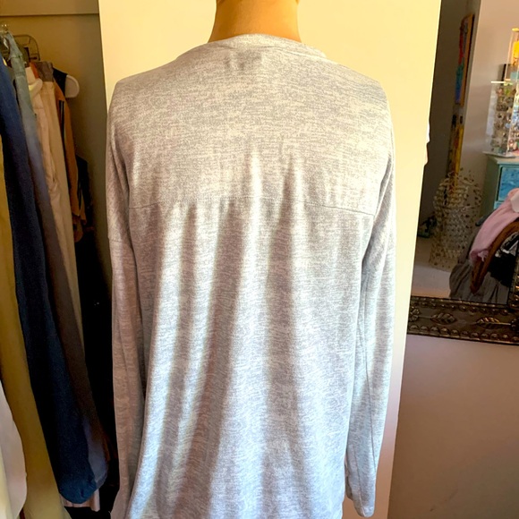 TEE SHIRT RHFFLE DOWN SLEEVE LIJE NEW SIZE MED - Picture 4 of 5